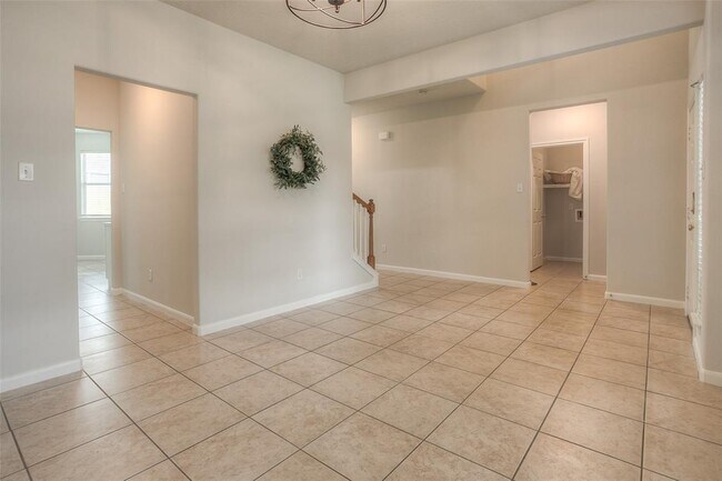 Building Photo - 984 Oak Falls Dr