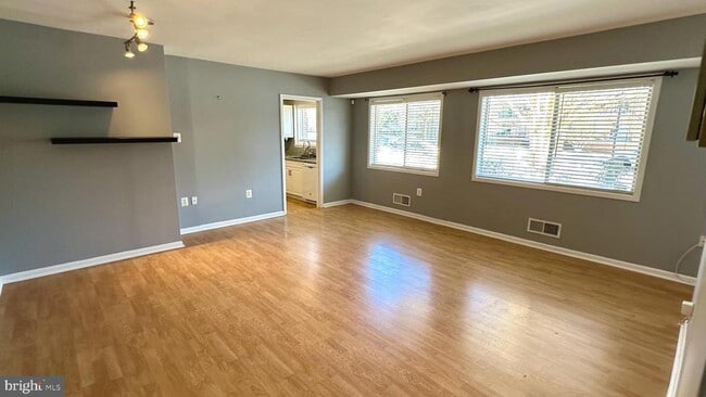 Building Photo - 10620 Weymouth St