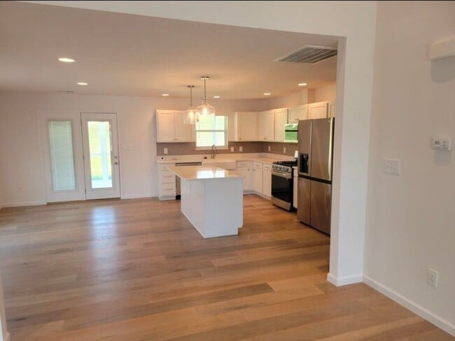 Foto del edificio - 7703 Mossy Lndg Ln