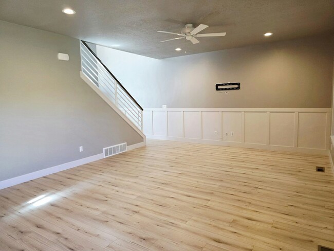 Foto del edificio - 9051 N Clubhouse Ln