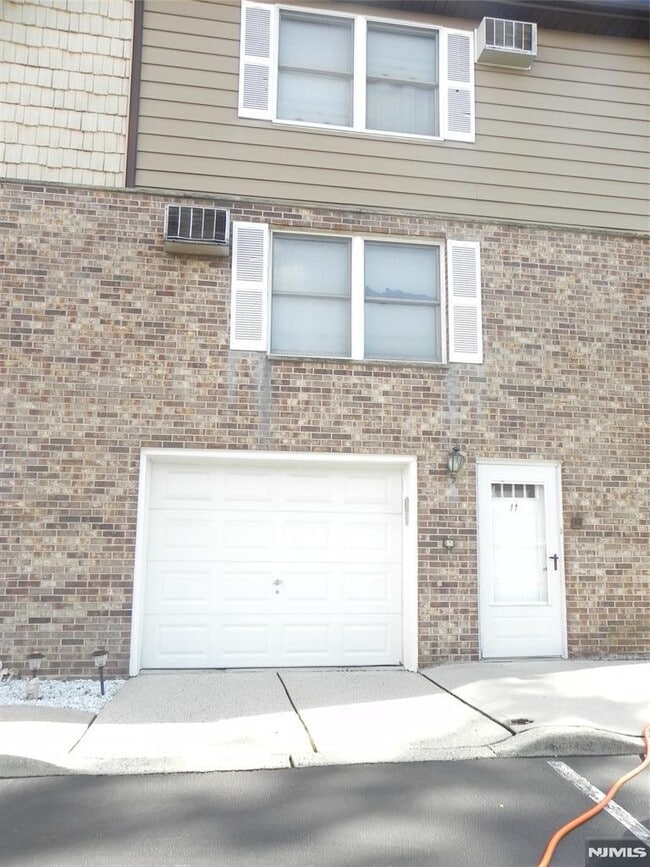 Building Photo - 453 Liberty St