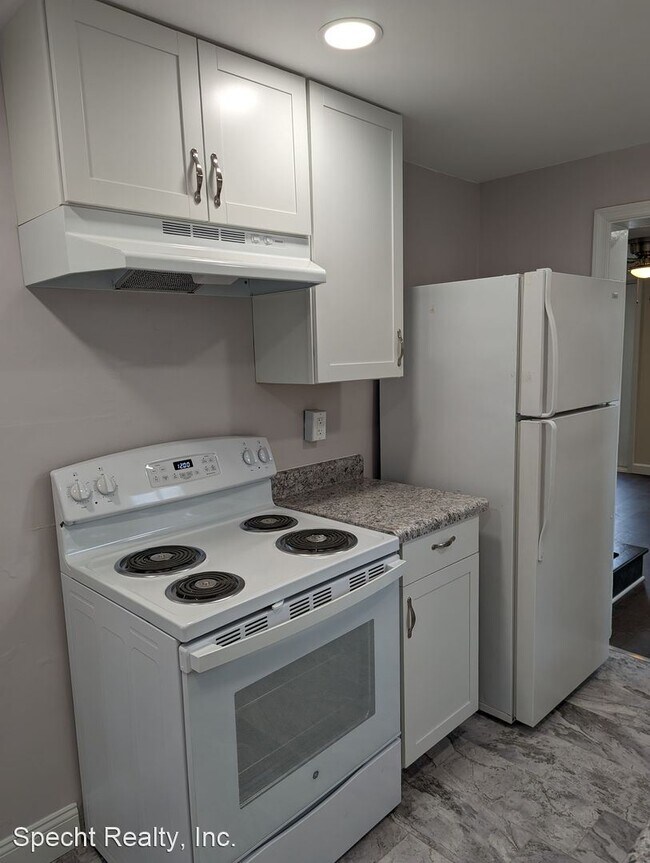 Building Photo - 3 br, 1 bath House - 465 N. Hanover St.