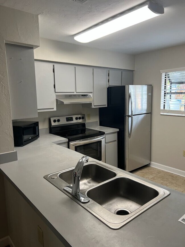 Foto del edificio - 2 Bedroom 2 1/2 Bath in Mill Run.