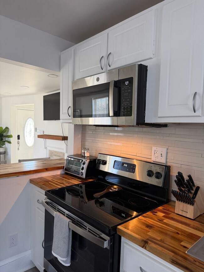 Foto del edificio - Furnished 2 bed 1 Bath Home