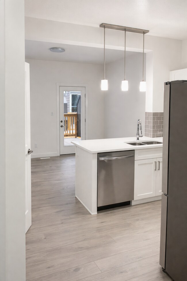 Photo du bâtiment - 2710-2766 66 St SW