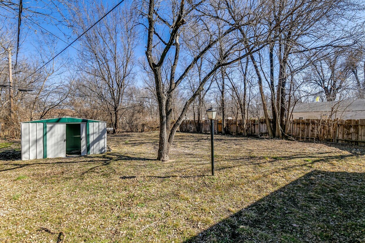 Primary Photo - 3 Bedroom near Gordon Parks - Section 8 We...