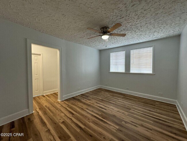 Foto del edificio - 422 Magnolia Ave