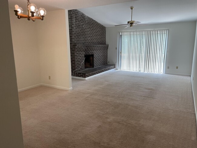 Building Photo - 109 Harvest Dr
