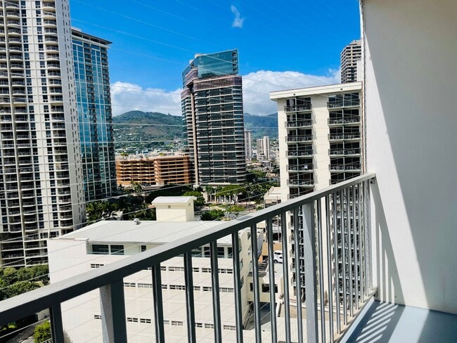 Foto del edificio - Partially Furnished Studio in Waikiki
