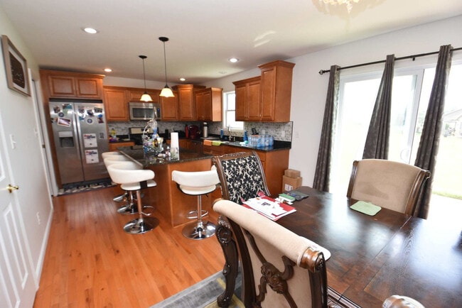 Building Photo - 25910 Rolling Hills Dr