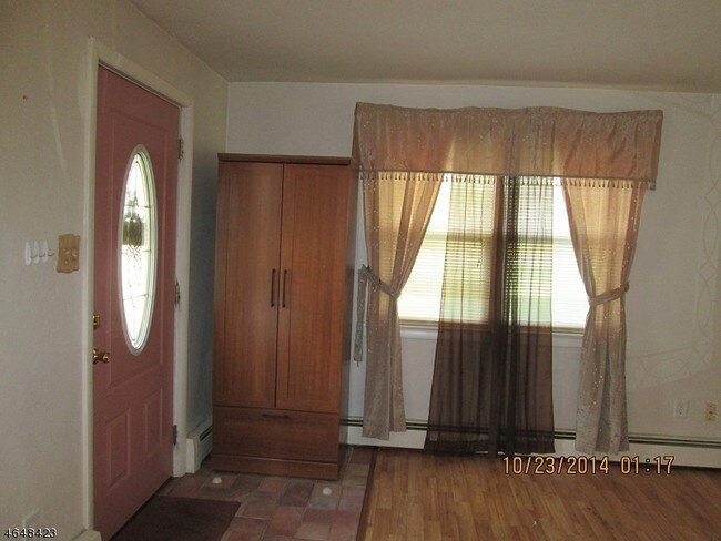 Building Photo - 46 Woodbine Ave
