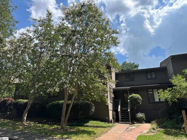 Building Photo - 126 Inglewood Way