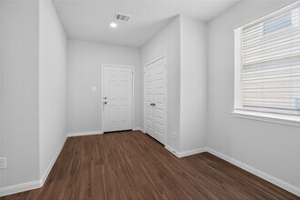 Building Photo - 13312 Burbot Dr