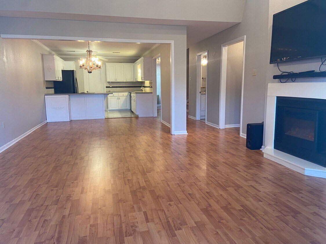 Primary Photo - Beautiful Patio Home in Pointe Royale on t...