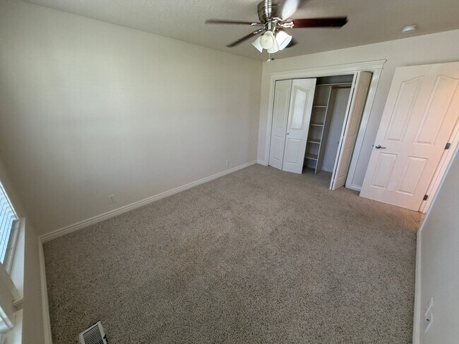 Foto del edificio - 435 NE Greystone Loop