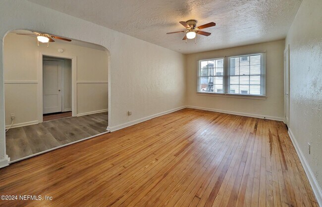 Foto del edificio - 1261 McDuff Ave S