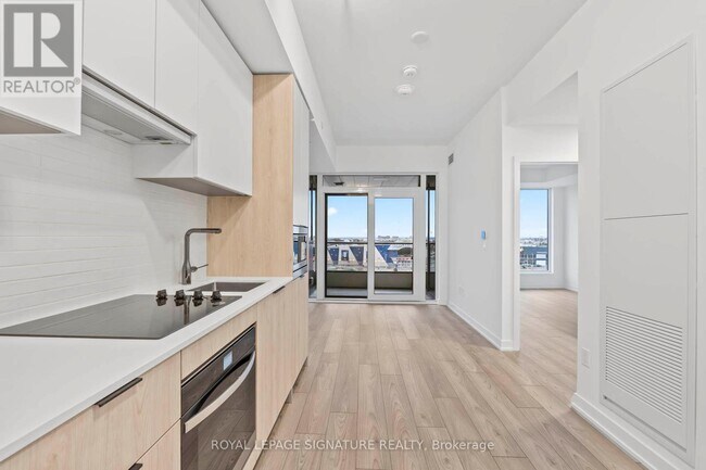 Photo du bâtiment - 1007 The Queensway