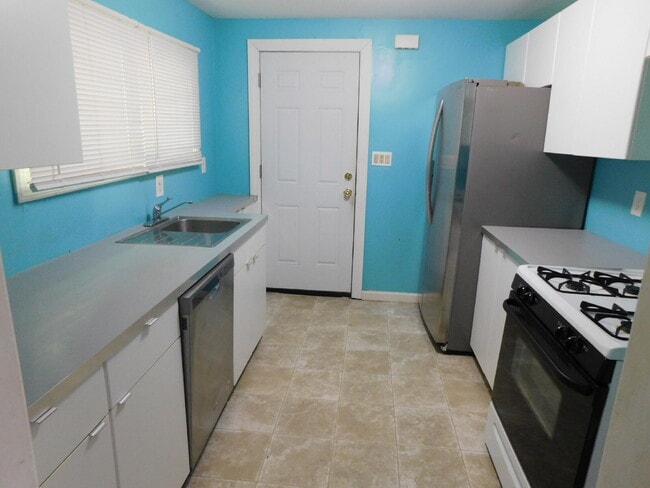 Building Photo - Lower Unit Duplex Walking Distance to Downtown Birmingham