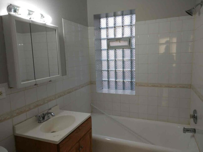 Building Photo - 8307 S Ingleside Ave