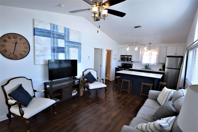 Foto del edificio - 5996 Birchdale Rd