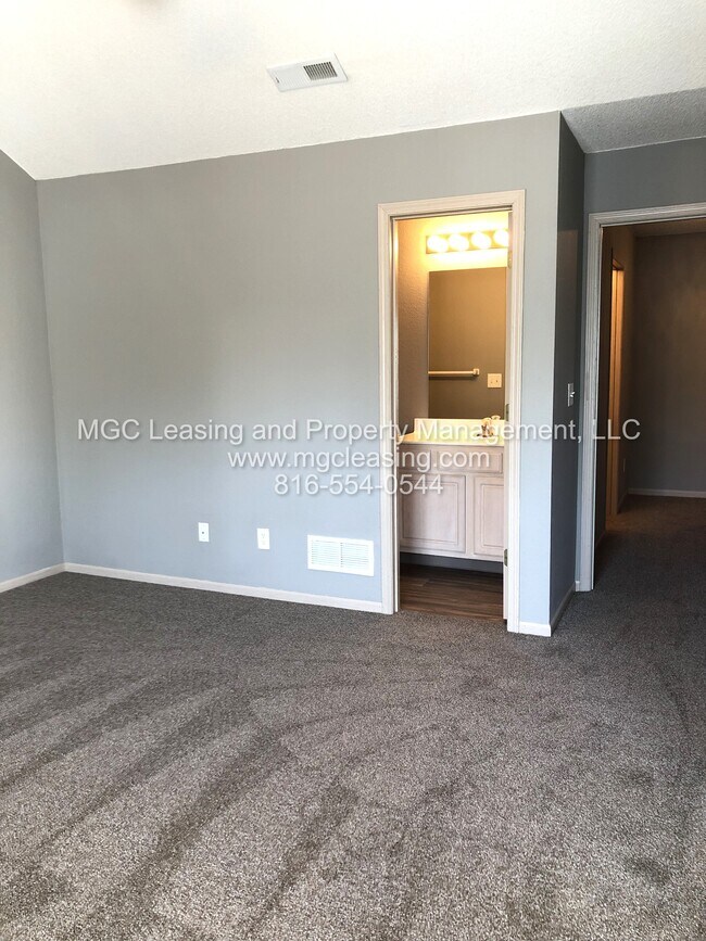 Building Photo - 918 Garden Dr