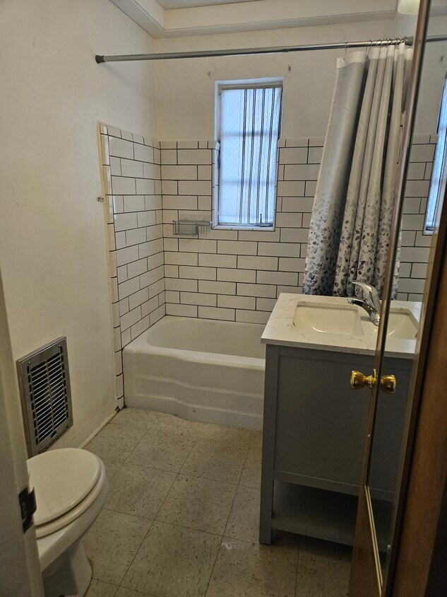 Baño - 633 San Pedro Dr SE
