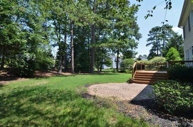 Building Photo - 113 Creek Park Dr