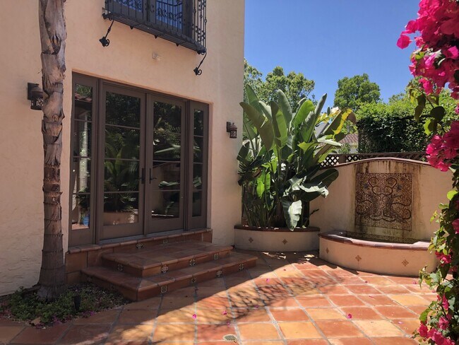 Foto del edificio - LUXURY LIVING IN  WILLOW GLEN - OVER 3400 ...