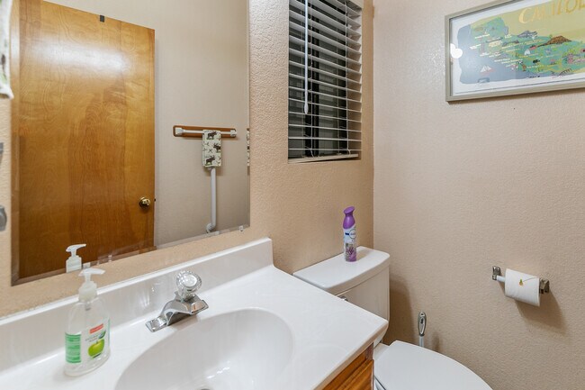 Foto del edificio - 590 Arrowhead Villa Rd