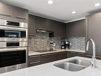 Foto del edificio - 7825 NW 107th Ave