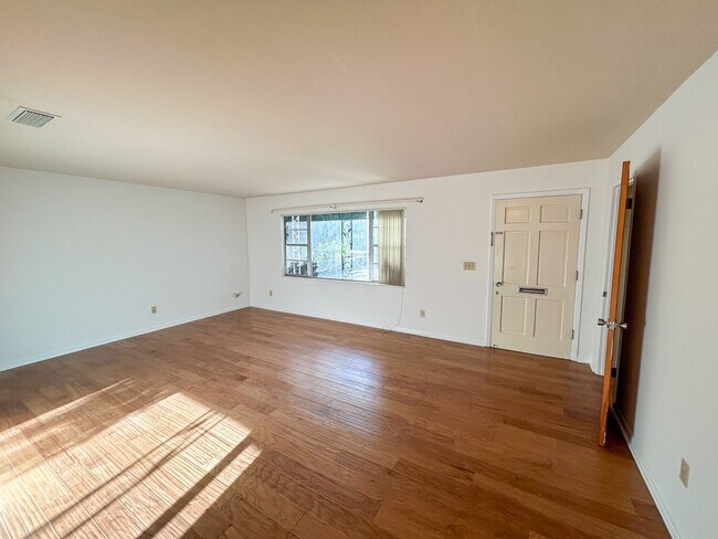 Foto del edificio - 611 NE 7th Terrace