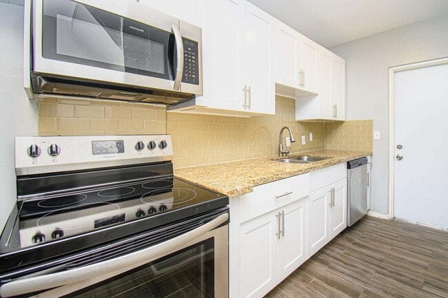 Photo - 317 NE 13th Ave Townhome