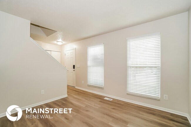 Foto del edificio - 6582 Cloverlawn Cir