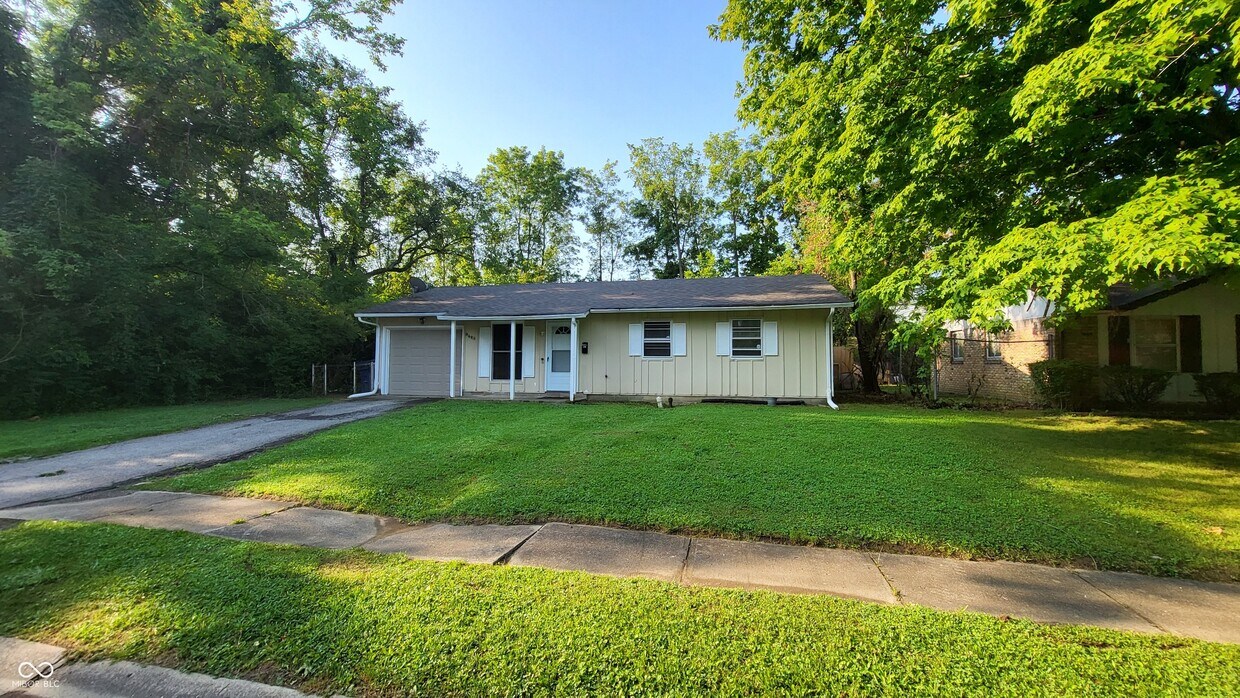 Primary Photo - 9425 Rochelle Dr