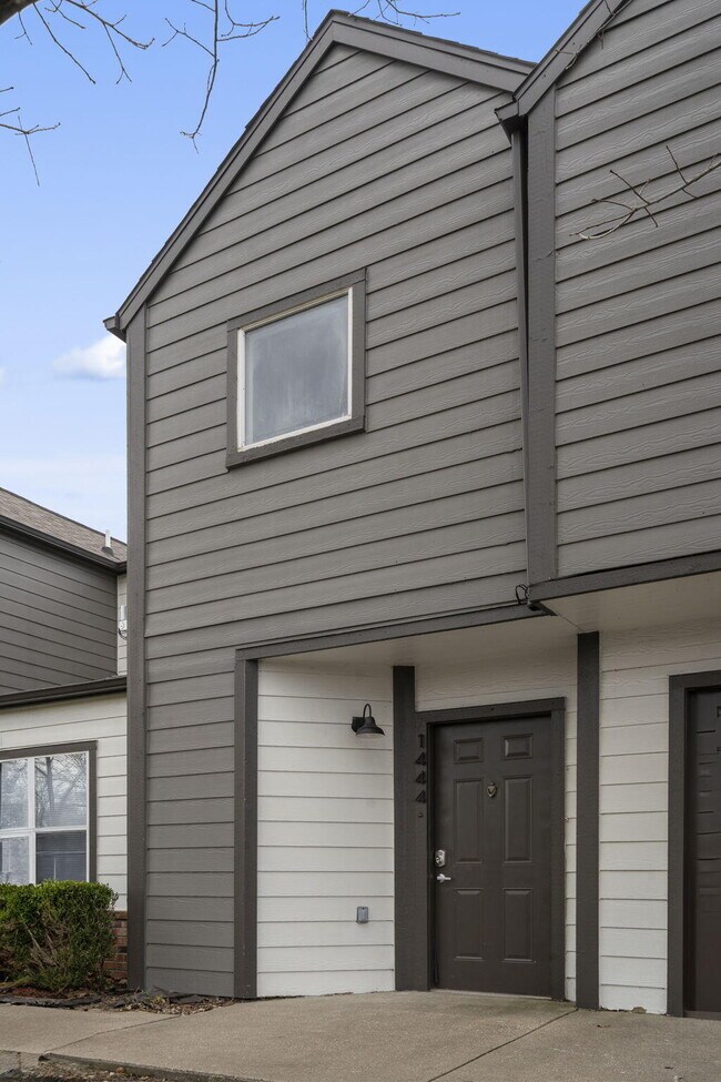 Foto del edificio - 1447 E Oakwood Ln