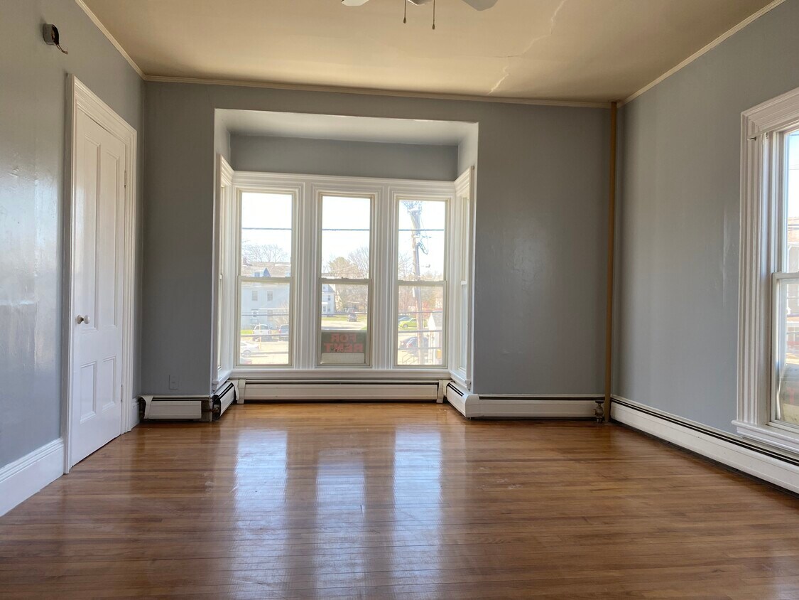 49 Elm St Unit 2, Waterville, ME 04901 Apartments in Waterville, ME