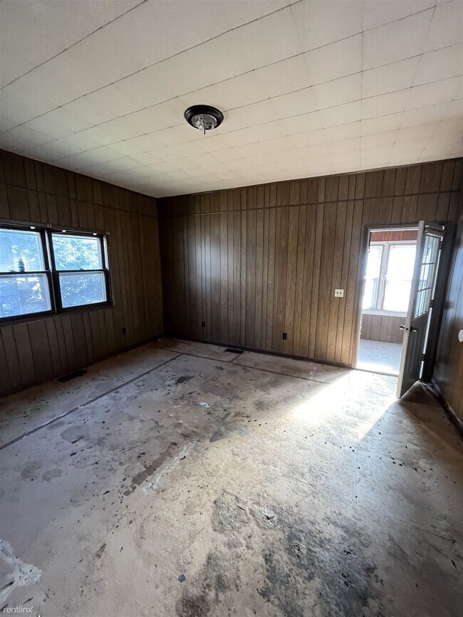 Building Photo - 3 br, 1 bath House - 306 West 5th Street