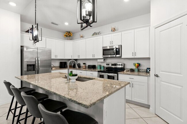 Building Photo - Spacious 4BR House in Port Charlotte