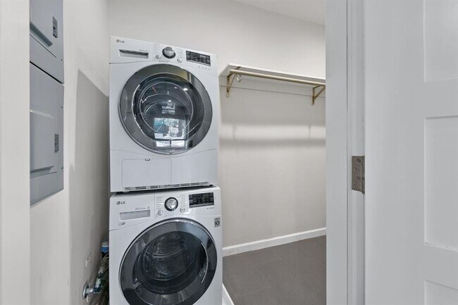 Building Photo - 3110 Red River St