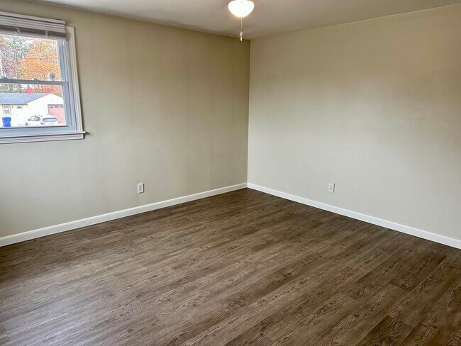 Foto del edificio - 4 Monroe Dr