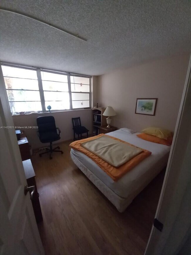 9501 Seagrape Dr Unit 203, Davie, FL 33324 Condo for Rent in Davie