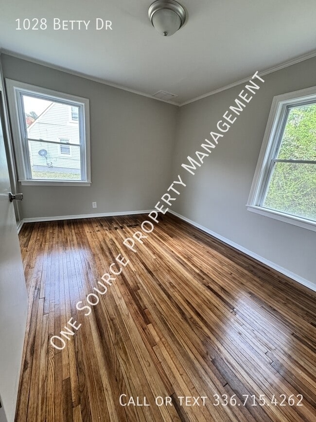 Building Photo - 1028 Betty Dr