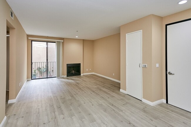 Photo - Spacious 2 Bed 2 Bath Condominium In K-Town