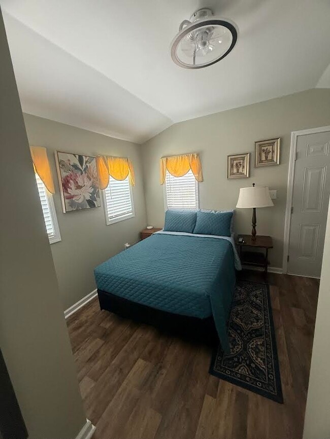 Building Photo - 2021 Penrose Dr
