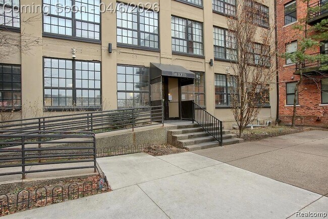 Building Photo - 6533 E Jefferson Ave