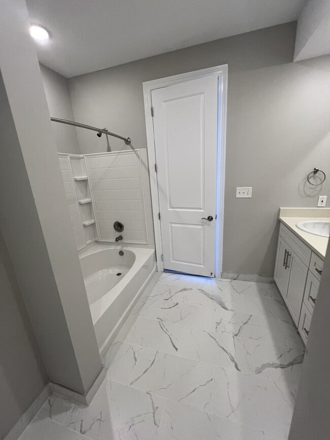 Foto del edificio - 3900 Lakeshore Blvd E