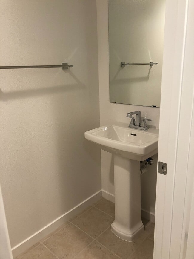 Building Photo - West Creek - 3 bedroom, 2.5 bath Townhome!