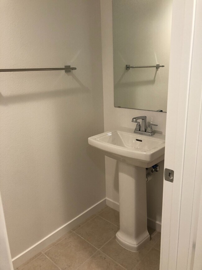 Foto del edificio - West Creek - 3 bedroom, 2.5 bath Townhome!