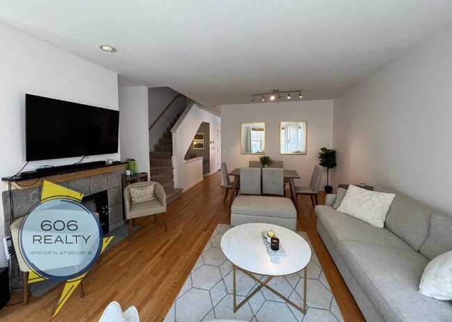 Foto del edificio - Beautiful, Single Family Townhome, Great L...