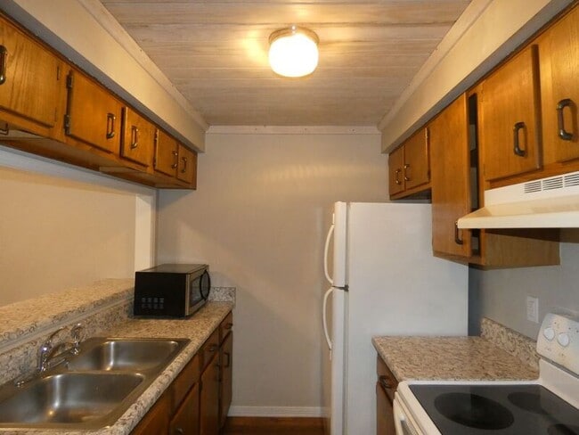 Building Photo - 4235 Brookside Dr